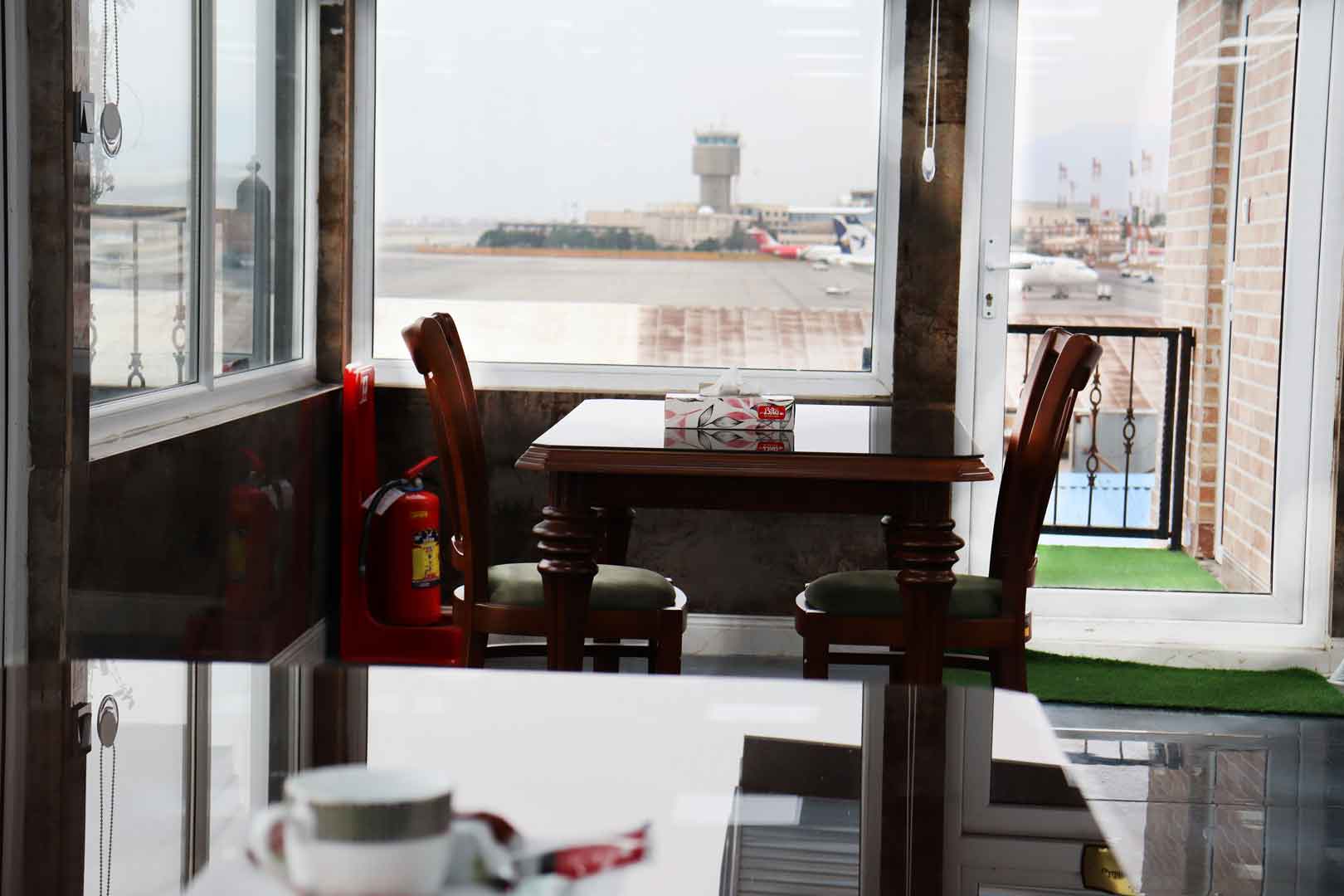 تصویر کافه تریا و برج مراقبت