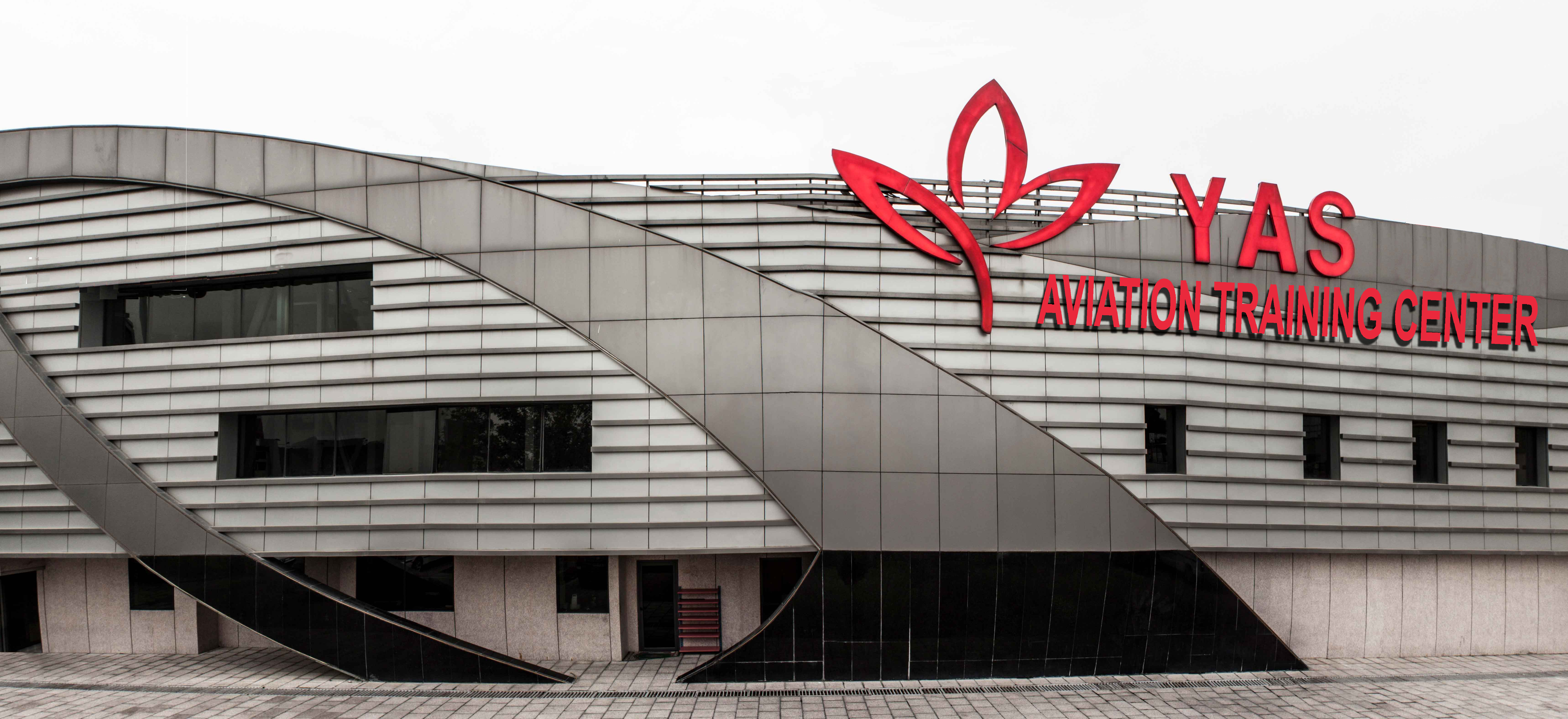 چرا آموزشگاه هوانوردی یاس؟